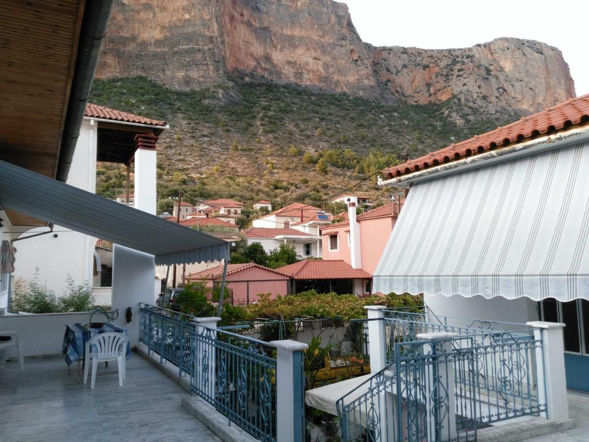 Small House For Holidays Leonídion Екстериор снимка